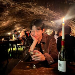 DinDin Instagram - 런던에서 오자마자 사진이 없어지는 매직 🪄