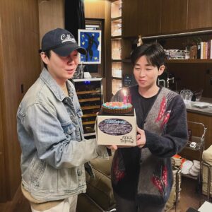 DinDin Instagram - 25년째 서로의 생일을 챙기는 @yoonmyounggg #HBD 🎂