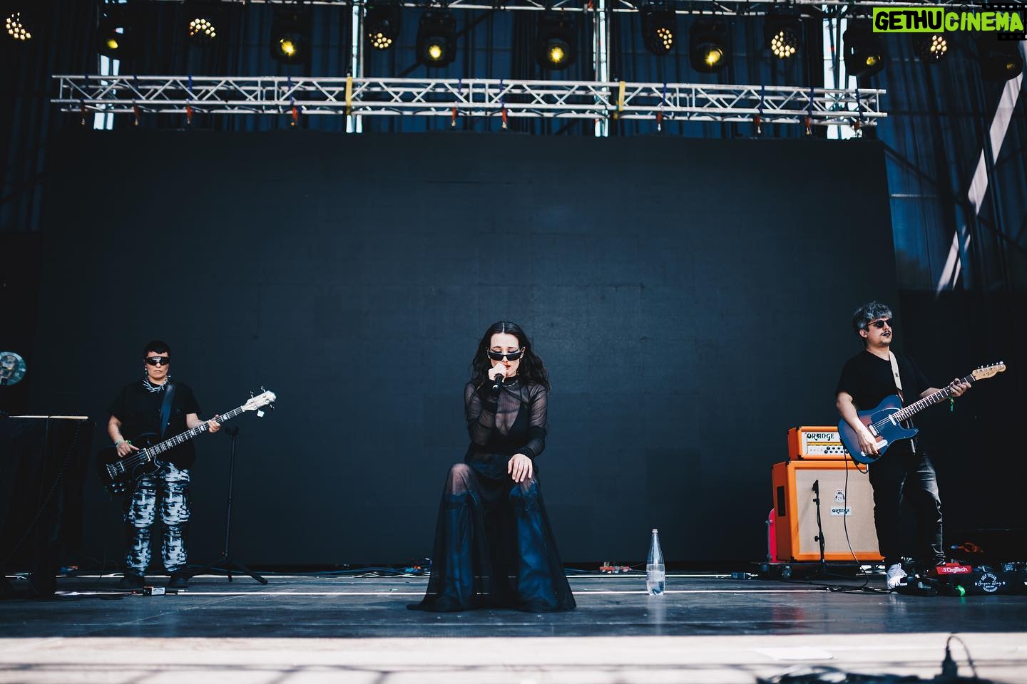 Dindi Jane - 2K Likes - Tengo el corazón desforme de amor x @faunaprimaverafest y x todes quienes me acompañaron en este momento tan especial de volver al escenario a compartirles mi música . No sería posible sin @pabladiabla y no sería lo mismo sin @tomasperezm @benjamidi @carlosreyescalvert @bronkoyotte
Tampoco me vería así de preciosx sin @franklinathos @jotha.jerez & @sofiordenes quienes me invistieron para esta misión . Cumplida ! Feliz! Vamos x más . Infinitas gracias equipo ❤️🔥