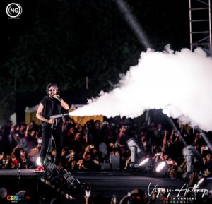 Dinesh Kanagaratnam Instagram - “Vijay Antony Live In Concert - Chennai ” 🎤

Ft. @adkofficial 😎

@vijayantony @noiseandgrains @gangmedia_offl @karya2000 @itisveer @thirdeyephotographyy 

#vijayantony  #OGVibe #noiseandgrains