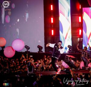 Dinesh Kanagaratnam Instagram - “Vijay Antony Live In Concert - Chennai ” 🎤

Ft. @adkofficial 😎

@vijayantony @noiseandgrains @gangmedia_offl @karya2000 @itisveer @thirdeyephotographyy 

#vijayantony  #OGVibe #noiseandgrains