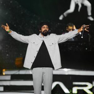 Dinesh Kanagaratnam Instagram - No matter what! Keep the energy high and make your fans drip! Thank you @arrahman sir for the opportunity and this is my 10th show with you and I still can’t believe! Hard work and focus do work! Thank you @btosproductions for being there for me from day one! Next will be on September 10th in Chennai! Ennampoal Vazhkai.