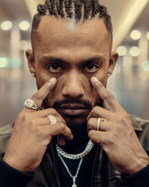 Dino James Instagram - 🦖 

wardrobe: @aviksha.s 
Assisted by : @styledbysaksh 
📸  @kapil_khilnani 
Hair : @bugz_hairmafia 
accessories: @dripproject.co