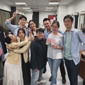 Dino Lee Instagram - 《婚內失戀》第二週順利演出結束啦！
謝謝來看戲的大家
下週繼續✌🏻✌🏻
#最後兩場了
#演一場少一場的港覺🥲
#老夏不給標照片欸