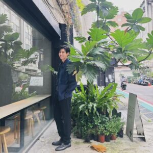 Dino Lee Instagram - 工作終於暫時告一段落啦
接下來就是⋯朝聖之路🔥🔥🔥
#不想面對行李
@berluti #berluti