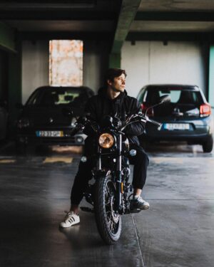 Diogo Costa Instagram - Four wheels move the body. Two wheels move the soul 🤌🏼

📸 @down_up_side