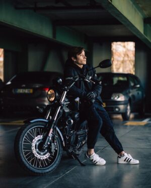 Diogo Costa Instagram - Four wheels move the body. Two wheels move the soul 🤌🏼

📸 @down_up_side