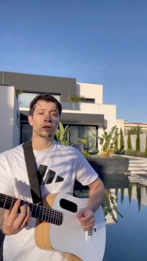 Diogo Costa Instagram - Pediram-me muito uma cover desta música, portanto aqui está para vocês ❤️
@tinoco.barbara espero que faças um dueto comigo um dia 😩