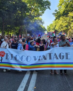 Diogo Faro Instagram - Same.
Fotos de dizeres na lindíssima Marcha LGBTQIA .