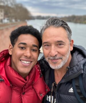 Diogo Infante Instagram - Sim, ser pai é o meu papel principal. Nada me enche de tanto orgulho e felicidade. Hoje é o nosso dia, mas só é possível porque te temos  na nossa vida filhote! ❤️❤️❤️