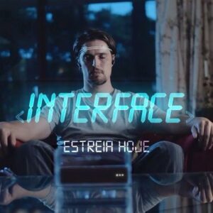 Diogo Morgado Instagram - É difícil falar quando se é responsável pela escrita, realização e Interpretação de um projecto. 
Nunca quis estar nesta posição. 
Mas vendo bem, ninguém quis estar na posição em que nos encontramos hoje. 
Como é que algo tão minúsculo pode ter um impacto sem precedentes na história da Humanidade
Se por um lado todos temos medo, por outro, todos sentimos que queremos ajudar e fazer a nossa parte. 
Eu não encontro outra maneira de sentir que estou a fazer o melhor para contribuir, do que pelo meu trabalho. As histórias são agentes poderosos de motivação, alento, alerta e discussão. 
Ofereci o papel principal deste filme a 2 actores  que considero muito. Mas este vírus não os permitiu aceitar. Queria ter tido uma equipa completa para contar uma história como ela merece... este vírus não deixou. 
No entanto... sentia a pertinência a falar mais alto. 
Sentia que uma história pode fazer a diferença nem que seja a uma pessoa que a veja. 
Por isso avançámos. Poucos, mas com a coragem, o bem querer como escudo e com muita resiliência criámos uma história que vão poder ver hoje. Uma história feita do que estamos a viver, para aqueles que a estão a viver.
Esperamos sinceramente que faça a diferença nem que seja àquela pessoa e que nos dêem o privilegio de assistir ao que foi feito com tanto amor pelos bravos @claudiasemedo @luismlourenco @mario_rh_bomba @pedro_pernas_oficial . Um obrigado muito especial ao @andrew.rijo que comigo esteve nesta trincheira do início ao fim. 
Ao  meu companheiro de vida @_pedromorgado_  por acreditar em mim, mesmo quando contra qualquer lógica . Um especial obrigado também à 
@annaludmilla 
@mjoaotcarneiro @magdacasqueiroartist @_mariana_g @diogoaxel 

A @slx.productions segue o seu caminho e o seu propósito. Obrigado a todos os que nos têm apoiado

“INTERFACE” ESTREIA HOJE À NOITE NA @tvioficial