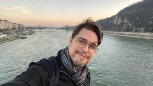 Diogo Morgado Instagram - Dia de Aniversário. 
Aquele dia que celebramos mais uma circunferência à volta do Sol. 
Muito obrigado a todos que me têm mandado mensagens e palavras de carinho. 
Gratidão imensa por todos os que têm acompanhado todos este anos desse lado. 
Seguimos procurando o horizonte, sabendo que é na busca que está a jornada. Beijos e abraços a todos