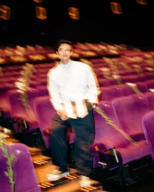 Dion Wiyoko Instagram - GESER KE SLIDE TERAKHIR!!

Waktu di Gala Premiere ‘Jatuh Cinta Seperti Di Film-Film’, gw minta difoto @armanfebryan seperti di film-film. Dan mulai hari ini JCSDFF uda tayang di bioskop! Buat temen-temen di Surabaya, yok nobar di Tunjungan Plaza 3. See you!