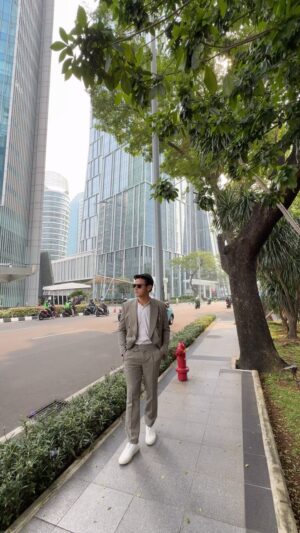 Dion Wiyoko Instagram - SAGE.

Suit @wonghangtailor @samuelwongso
Styled by @svastiari