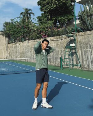 Dion Wiyoko Instagram - No need to worry about sunlight to enjoy sports. Teriknya panas matahari Jakarta sama sekali ga bikin gw takut untuk melakukan aktivitas di luar ruangan seperti olahraga gini, karena gw pake jaket UV Protection dari @uniqloindonesia dengan perlindungannya yang mampu menahan paparan sinar UV 90%!!!

Jadi ga perlu takut lagi beraktivitas di luar ruangan dengan UNIQLO UV Protection. Check it out NOW at UNIQLO Stores / UNIQLO.COM!

#UniqloUVProtection
#UVProtectionWear #MySunshineRoutine