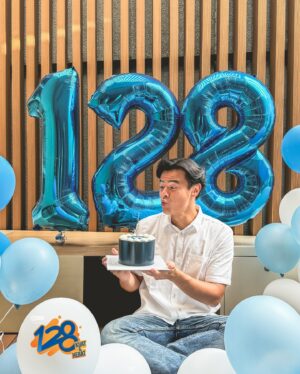Dion Wiyoko Instagram - Selamat ulang tahun ke 128 BRI🎉

Senang rasanya bisa jadi bagian dari BRI. Perjalanan BRI sejak IPO menjadi raksasa dengan valuasi Rp 800 Triliun menandai era baru keberhasilan. 

Selamat ulang tahun sekali lagi, BRI! Aku bangga sebagai nasabah, jangan berhenti memberi makna Indonesia!

#KuatdanHebat #HUT128BRI #MemberiMaknaIndonesia