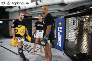 Dione Barbosa Instagram - Thanks, @topkingusa, for believing in my dream. I'm happy to be part of this team! 👊🏾🔥

#Repost with @use.repost
・・・
Teamwork makes the dream work!! Photos of the Top King crew training at the UFC Performance Institute.
#ufcpi #usa #mma #dionebarbosamma #ufc303 #fightweek #lasvegas #adcc #brasil #champ #believe #goals #muaythai
