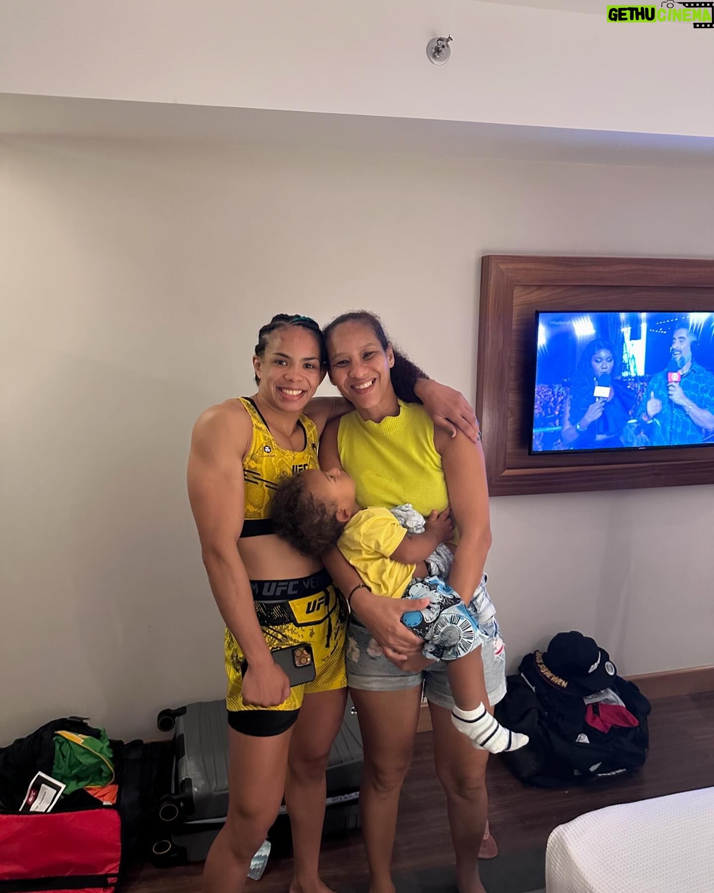 Dione Barbosa - 3 Likes - 08 de Maio.
Meu melhor presente, parabéns pra mim 💛 🎉🥳🎂
#happybirthdayDidi #hbdaygirl #felizaniversario