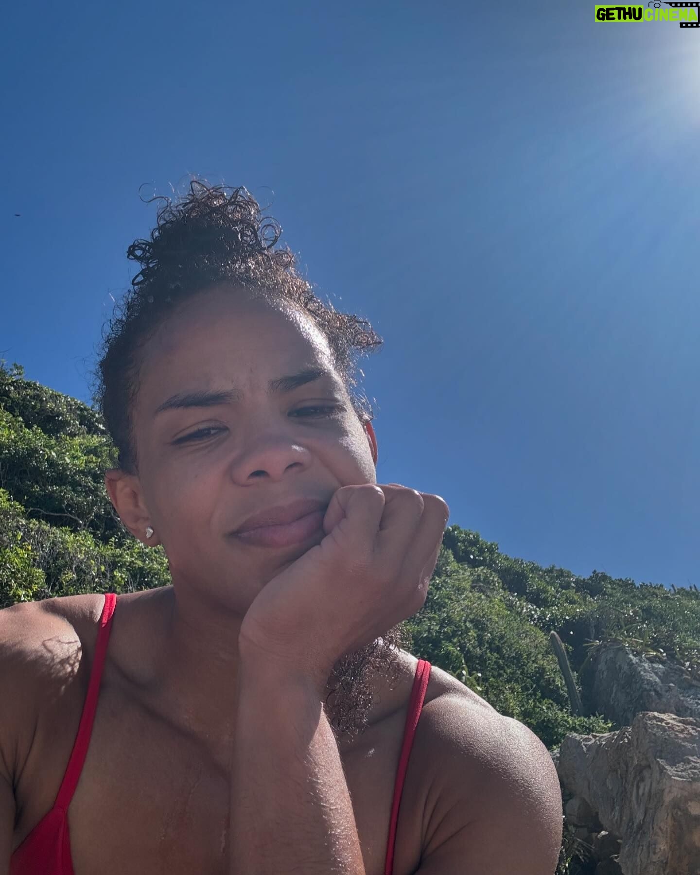 Dione Barbosa - 3 Likes - Novo ciclo :) 🙃🧙💛☀️
#may #taurus #taurina #newyear #taurusgirl #touro #smilemore #love #selflove