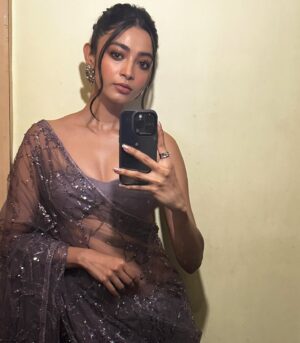 Diti Saha Instagram - Here’s to my looking like a “pataka”moment 😜🫡
Happy Diwali 🪔🪔
Here’s to Love Light and Peace ❤️