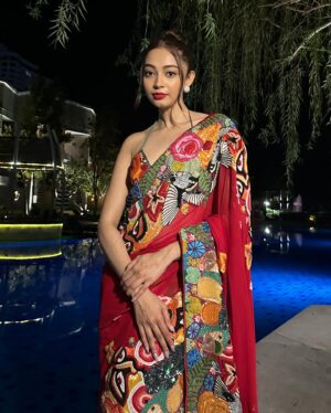 Diti Saha Instagram - All because two people fell in love !!
Enjoyed this beautiful friend’s  wedding last month in Thailand, wearing this awe so beautiful @bobocalcutta saree 🤍

Thanks to @makeup_artist_surojit for decking me up ❣️