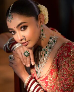 Diti Saha Instagram - T H E  B R I D E  S T O R Y 

Featuring @diti.saha
Hair @ginni_love21 
Wearing @pallavipoddarofficial @bridesofpallavipoddar 
Photography @siladitya_dutta
Videography @bipradip_chakraborty

 #bride  #makeup #makeupartist #bridalmakeup #indianbride  #indianwedding #indianfood #indianmakeupartist #bengalibrides #igreads#twc #wedding #weddingphotography  #mua #fyp #viral  #explorepage  #explore