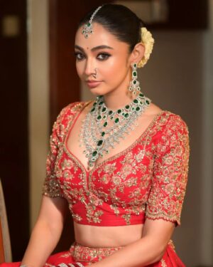 Diti Saha Instagram - T H E  B R I D E  S T O R Y 

Featuring @diti.saha
Hair @ginni_love21 
Wearing @pallavipoddarofficial @bridesofpallavipoddar 
Photography @siladitya_dutta
Videography @bipradip_chakraborty

 #bride  #makeup #makeupartist #bridalmakeup #indianbride  #indianwedding #indianfood #indianmakeupartist #bengalibrides #igreads#twc #wedding #weddingphotography  #mua #fyp #viral  #explorepage  #explore