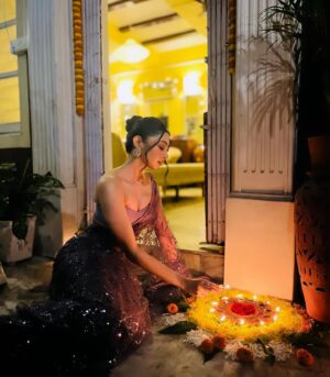 Diti Saha Instagram - Here’s to my looking like a “pataka”moment 😜🫡
Happy Diwali 🪔🪔
Here’s to Love Light and Peace ❤️