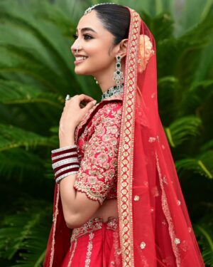 Diti Saha Instagram - T H E  B R I D E  S T O R Y 

Featuring @diti.saha
Hair @ginni_love21 
Wearing @pallavipoddarofficial @bridesofpallavipoddar 
Photography @siladitya_dutta
Videography @bipradip_chakraborty
.
.
.
Copy

 #bride  #makeup #makeupartist #bridalmakeup #indianbride  #indianwedding #indianfood #indianmakeupartist #bengalibrides #igreads#twc #wedding #weddingphotography  #mua #fyp #viral  #explorepage  #explore