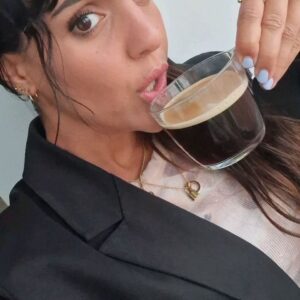 Diva O'Branco Instagram - Random rolling to the feed 🩵