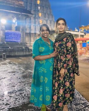 Divya Ganesh Instagram - அண்ணாமலையாருக்கு அரோகரா ..🙏🙏🙏🙏பௌர்ணமி பூஜை (22/06/2024) நன்றி அப்பா எங்களை அழைத்து தரிசனம் கொடுத்ததற்கு …அவன் அருளாலே அவன் தாள் வணங்கி …..
அவனின்றி அனுவும் அசையாது ….
திருச்சிற்றம்பலம் 🙏🙏🙏🙏
