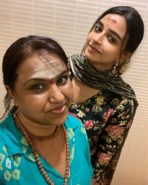 Divya Ganesh Instagram - அண்ணாமலையாருக்கு அரோகரா ..🙏🙏🙏🙏பௌர்ணமி பூஜை (22/06/2024) நன்றி அப்பா எங்களை அழைத்து தரிசனம் கொடுத்ததற்கு …அவன் அருளாலே அவன் தாள் வணங்கி …..
அவனின்றி அனுவும் அசையாது ….
திருச்சிற்றம்பலம் 🙏🙏🙏🙏