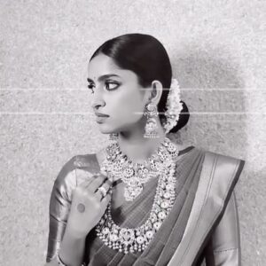 Divya Sripada Instagram - Throwback to #Sathyabhaame and this shoot!

Styled and shot by @rishi_chowdary ✨ 
Makeup by @silpa.vennelakanti 
Hair by @hairbyrajabali 
Jewellery by @kotharisjewellery 💎