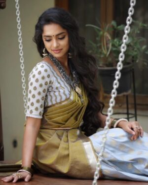 Divya Sripada Instagram - Girls be like “I know a spot” and then hold you in their heart forever. 😌

For @bhargavikunam ✨
#throwback