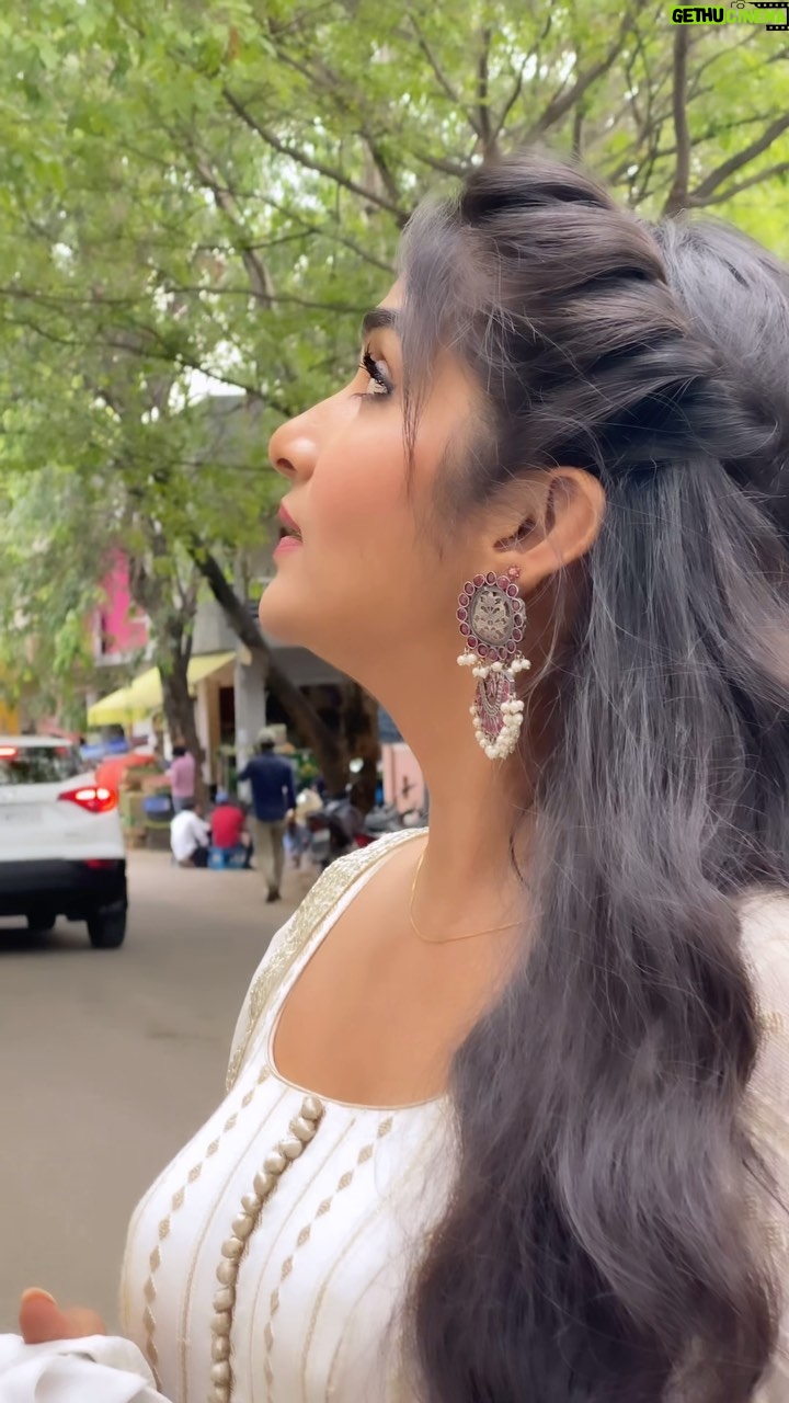 Divya Uruduga - 176.3K Likes - 🤍 If genie doesn’t appear when you rub the lamp.. you be your own genie!!
💛🖤
#divyauruduga #divyau #du #D #arviyans #arviya #preetiirali