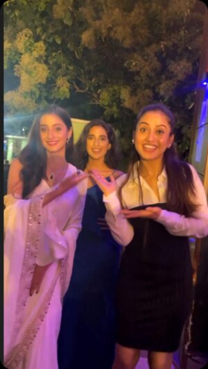 Divyadisha Mohanty Instagram - Just white and blue golapa with the ultimate golapa 🤭🌹

Just a random video taken by @antaraofficial 🌟❤️

#reelsinstagram #reelsinstagram #reelitfeelit #reelitfeelit #trending #actresses #ollywood_industry #ollywoodactor #odiasong #odiareels