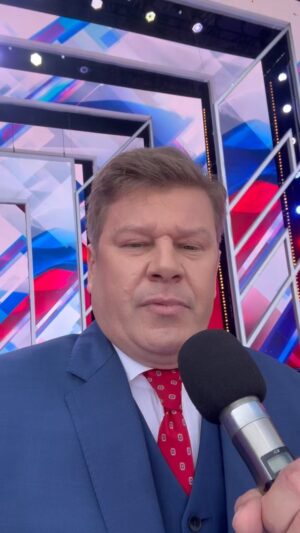 Dmitriy Guberniev Instagram - С Днём России!!! Концерт в 18.00 на @tvrussia !!! Ура!!! #россия #краснаяплощадь #праздник