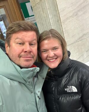 Dmitriy Guberniev Instagram - Встретил блестящую Анну Пракатень, в Минске, случайно… Блестящая гребчиха, сама из Белоруссии,но олимпийское серебро и титул Чемпионки Европы в академической одиночке взяла выступая за Россию!!! А теперь гоняется за Узбекистан, такие спортивные пути-дороги!!! Искренне желаю успеха в Париже, продолжаю за нее болеть и вам советую…. ❤️❤️❤️❤️❤️❤️❤️❤️❤️❤️❤️❤️❤️❤️❤️❤️💪💪💪💪💪💪💪🤘🏻🤘🏻🤘🏻🤘🏻🤘🏻🤘🏻🤘🏻🤘🏻🤘🏻🤘🏻🤘🏻🤘🏻🤘🏻🤘🏻🤘🏻🤘🏻🤘🏻💪 #аннапракатень #академическаягребля #случайнаявстреча #гребля #лучшийведущий #лучшийкомментатор #биатлонсдмитриемгуберниевым