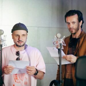 Dmitriy Pozov Instagram - Сфоткался с @arseniyspopov Сегодня премьера ЧДКИ. Я в шапке. И ссылка в шапке. В комментах жду критику и восторги.