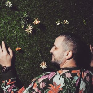 Dmitriy Pozov Instagram - Сфоткался типа на лужайке. Чтобы так не успел сфоткаться Арсений.