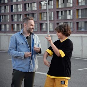 Dmitriy Shepelev Instagram - У меня новый дружочек @zhukovangel И у нас новое хобби-шоу в ОК под названием «1,5 спортсмена» - о том как выбрать спортивную секцию для ребенка. Я в диком восторге! Всем родителям и детям срочно смотреть и комментить добрыми словами! Если будет второй сезон - обязательно приглашу Платона! Ссылка в шапке профиля