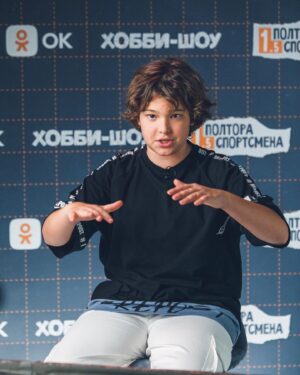 Dmitriy Shepelev Instagram - Вижу, что хобби-шоу «1,5 спортсмена» на ОК зашло не только моим родственникам, которым нравится всё что я делаю, но и многим другим. 2, 3, 5 миллионов просмотров - просто 🚀 Спасибо вам за это, нам с @zhukovangel очень приятно. Новый выпуск по ссылке в сторис 🤍