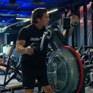 Dmitriy Yashankin Instagram - ЭТО ТРЕНИРОФКА !

Тренировка рук 💪🏻 атлета @biotechusa.russia 

Video by @yashankin 
Location @encorerus 
Inspired @biotechusa

1. Разминка 5-7 минут 

2. Трицепс у блока 4 по 12

3А. Бицепс с EZ грифом стоя 10-12
3В. Жим лёжа узким хватом 15 раз * 4

4. Попеременный подъём гантелей на бицепс 10/10 * 3-4

5. Трицепс у блока поочередно лев/прав 10/10 * 4 подхода без перерывов