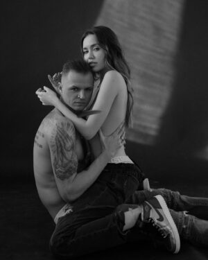 Dmitry Tarasov Instagram - Ну что, родная,идем к золотой??? Поздравляю нас❤️ Спасибо за все🙏🏻если у вас любимый человек и сколько вы вместе? @kostenko.94 #семь#любовь#дети#свадьба
Photo: @amaleofit 🔝