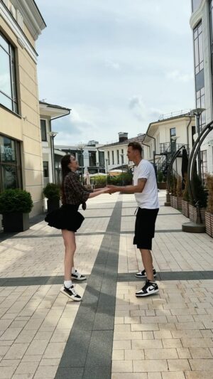 Dmitry Tarasov Instagram - всё пренепременно сбудется🫶🏻❤️😍
#couple #love #summer