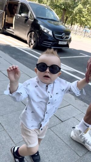 Dmitry Tarasov Instagram - Первая стрижка Алексея Дмитриевича! Как Вам красавчик? 😎 #ДмитрийТарасов