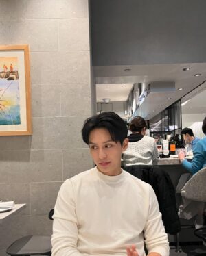 Do Ji-han Instagram - 🎄✈️🇯🇵