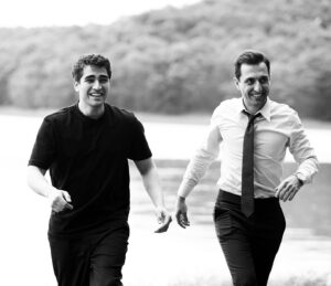 Doğukan Polat Instagram - Ölüm gibi bir şey oldu ama kimse ölmedi… :) 🌹
 Birbirinden yetenekli güzel insanları buluşturan, unutulmaz bir işe imza atan yapımcımız sevgili Onur Güvenatam’a ve @ogm.pictures ailesine🌹💐

Müthiş bir dünya yaratıp, iki olup bir olmayı nasıl başardıklarını anlamadığım, yetenekleri ayrı insanlıkları ve iletişimleri ayrı güzel, tanımaktan ve çalışmaktan şeref duyduğum Sevgili yönetmenlerim Burcu Alptekin ve Alptekin Bozkurt’a, 🌹🌹🫀 @burcu.alptekin @quequeck 

Harika bir iş çıkaran senaristlerimiz Mehmet Barış Günger ve Erhan Tuncer’e @gungerbob @erhantuncer 📝💐🙏

Görsel bir şölen sunan görüntü yönetmenlerimiz
Tolga Çetin, Semih Kurt, Nail Koç’a @fotodirektor  @smhkrt 🎥🫀💐

Gösterdikleri yakınlık, özveri ve emeklerinden dolayı tüm yapım,reji, sanat, ses, kostüm, makyaj, ışık, teknik ve set ekibine @ali_aktrk_  @makeupbyhatice @zeynep_akcakaya @ebruyaseminn @hasangevher.hairstyling @kecikceyda @duygugulencnuh 💐🌍🌲
Son üç işimde birlikte çalıştığım Star tv ve çalışanlarına.⭐️⭐️⭐️ @startv 

Ve kocaman bir iyi ki… İnanılmaz yetenekli ve bir arada olmaktan neşeyle dolduğum, korkunç şekilde birlikte yaratmanın,  gülmenin, ağlamanın özlemini duyacağım ve içimde hissedeceğim oyuncu arkadaşlarım;🥲❤️‍🔥🌹💐🌄☀️
Çetin Tekindor, Yiğit Tuncay, Şerif Sezer, Hülya Duyar, Mert Ramazan Demir, Afra Saraçoğlu, Emre Altuğ, Gülçin Santırcıoğlu, Gözde Kansu, Öznur Serçeler, Ersin Arıcı, Beril Pozam, Diren Polatoğulları, İrem Altuğ, Selen Özbayrak, Sezin Bozacı Mohammed Mustafa, Umut Gezer, Buçe Buse Kahraman, Toprak Sağlam, Baran Bölükbaşı, Ediz Akşehir’e…  @cetintekindor01  @serifsezer @yigittuncay @emrealtug @gulcinsant @mertramazandemir @afrasaracoglu @oznurserceler @gozdekansu @ersinarc @iremaltug @sezinbozaci @selenozbayrak @mohammeddmustafaa @umuttgezer @bucekahraman @topraksaglamofficial @direnpolatogullariofficial @berilpozam @hulyaduyar @baranbolukbasii @edizaksehir1 
 
Allah’a emanet olun, birlikte yeniden karşılaşmayı ümit ederek, gözlerinizden öperim, kalın sağlıcakla… 🕯️🧎🏻🫀