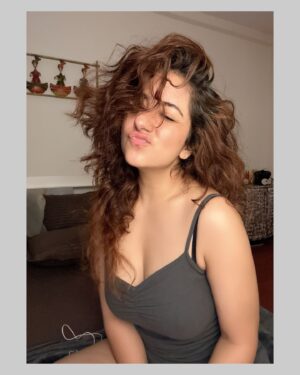 Dolly Chawla Instagram - 🫰🏻