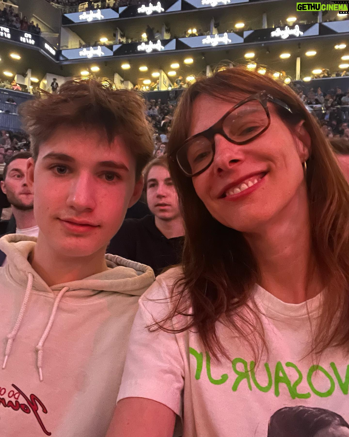 Dolly Wells - 1K Likes - First ever basket ball game. Loved it despite Nets losing right at the end. Thank you thank you @lilabbottw 😘😘
